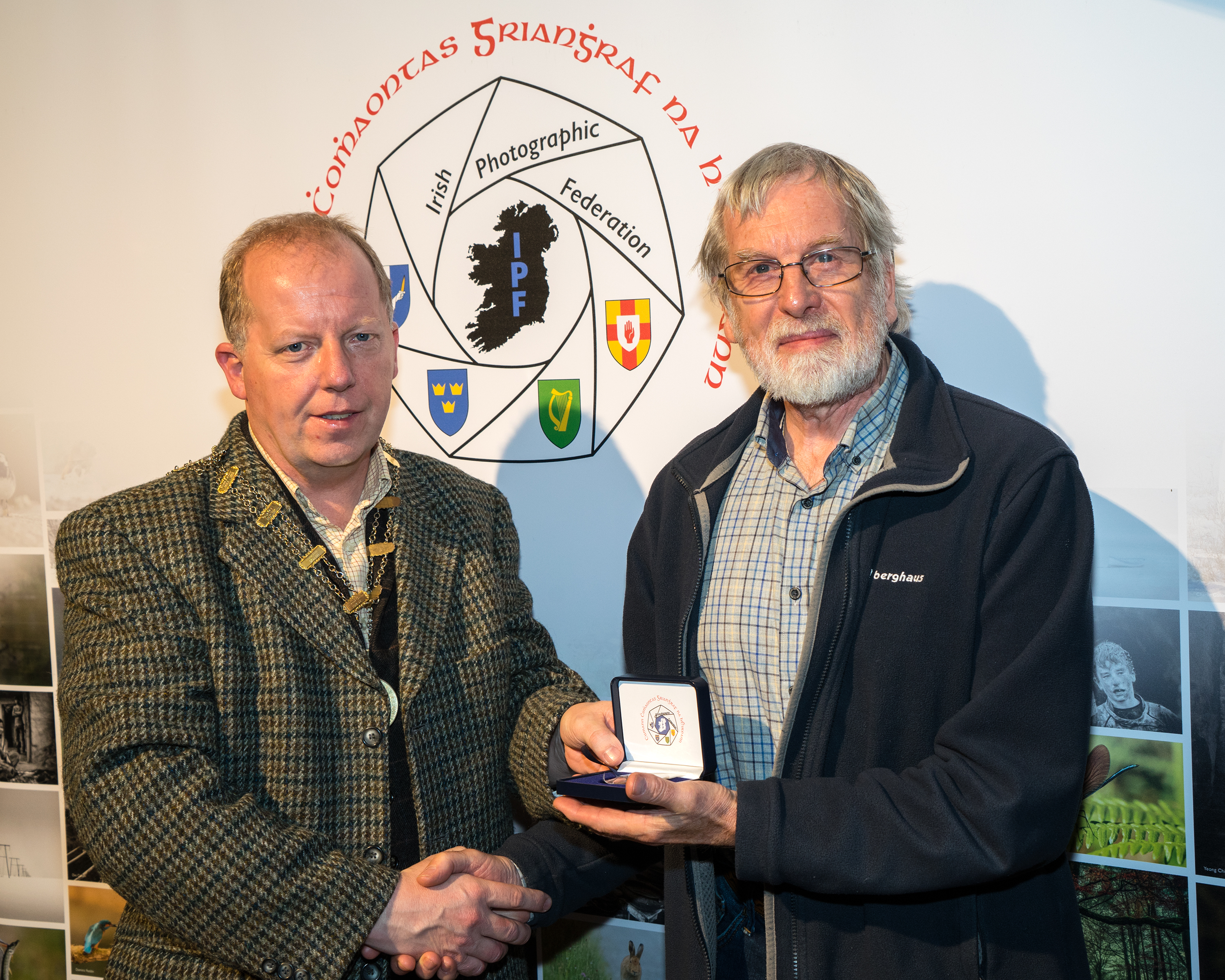 Dominic Reddin, FIPF presenting the Bronze Medal to Malcolm Imhoff for Richard Brown