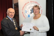 Sheamus O'Donoghue presenting Yvonne Acheson with her Honourable Mention certificate in the Advanced Section