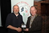IPF President Dom Reddin presenting Michael Linehan with the audience vote medal