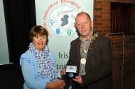 IPF President Dom Reddin presenting Rita Nolan with a silver medal in the Advanced Section